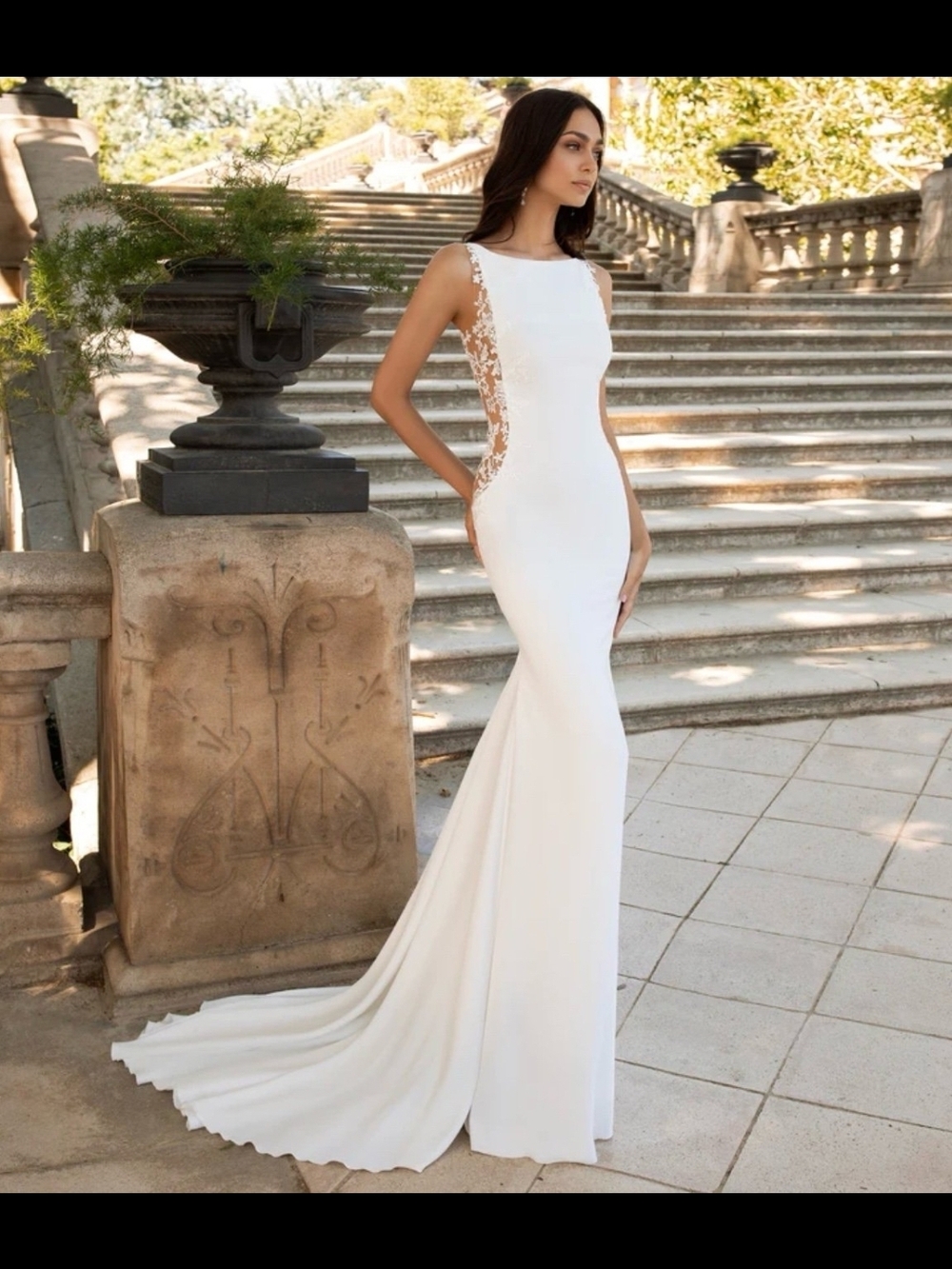 Pronovias Valera Gown with Lace Sides Size 8 Nwt